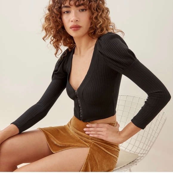 Reformation Tops - REFORMATION Einkorn Ribbed Puff Sleeve Top